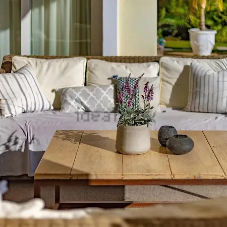 El Herrojo Luxe Retreat By Domvia Villa